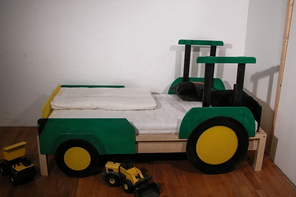 Traktorbett 1 Traktorbett aus massivem Holz