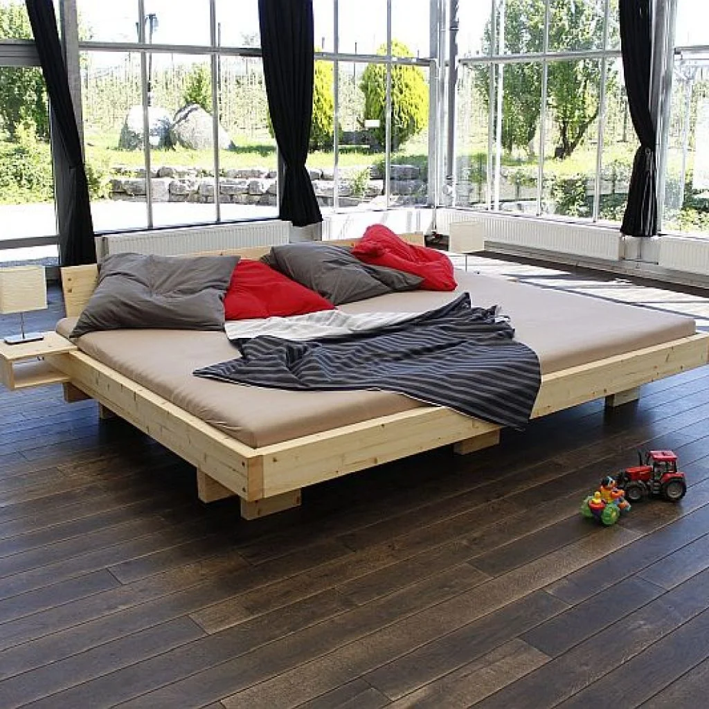 Ein Familienbett kann eine gute Option für Familien sein, die stillen oder Flaschennahrung geben.