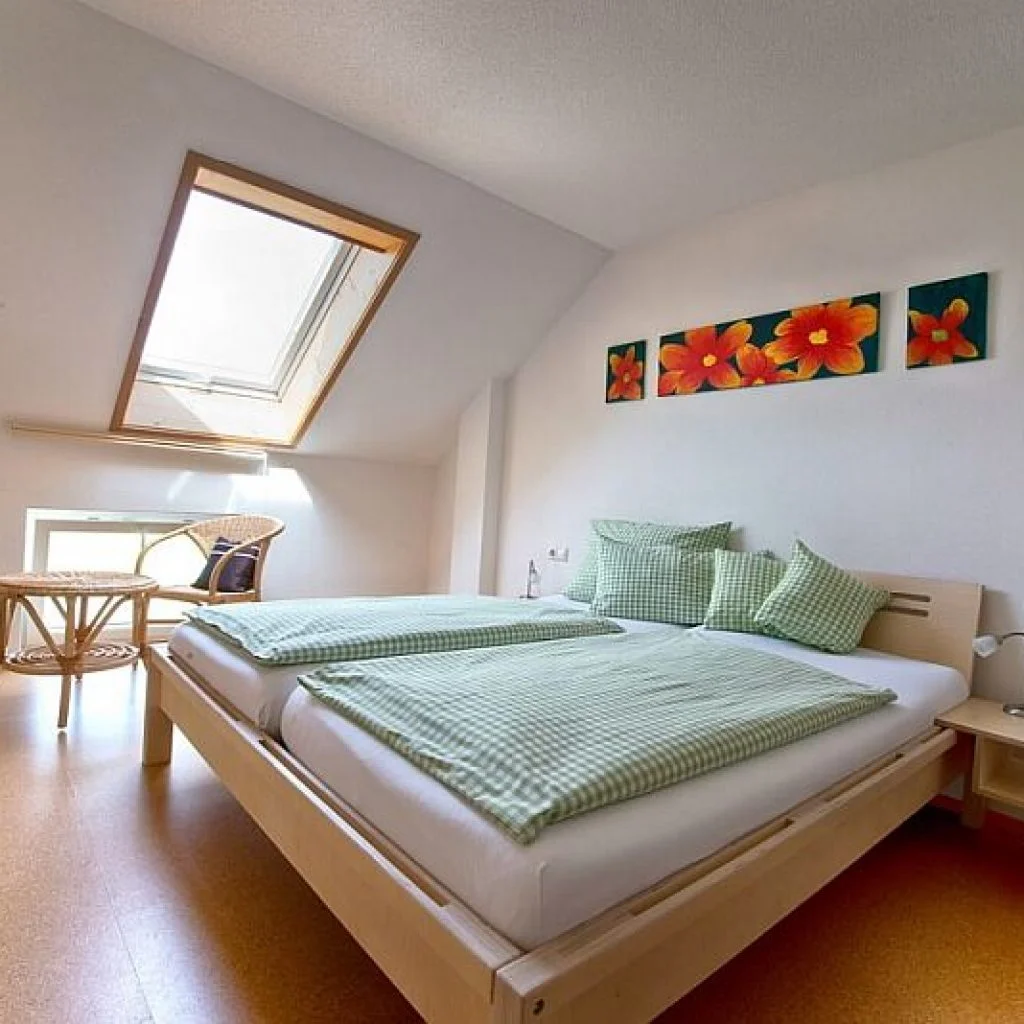 Das Familienbett kann eine praktische Lösung für Familien sein, die Platz sparen müssen.