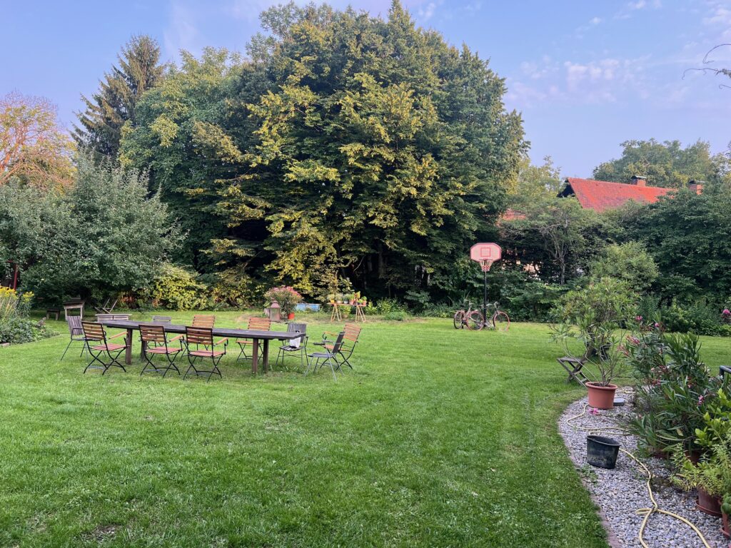 garten knellesberg august 2025 Familienbett-Sommer-Ausstellung Meckenbeuren